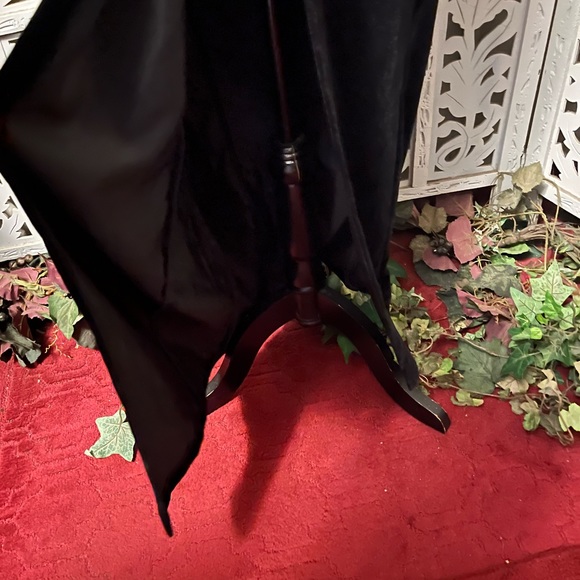 ZUM ZUM VINTAGE SPECTACULAR BOLD BLACK VELVET WITH SILVER BUST FORMAL DRESS GOWN - Picture 5 of 10